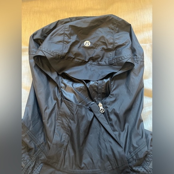 Lululemon Pack & Go Rain Lightweight Windbreaker Pullover Waterproof Jacket - Picture 12 of 15